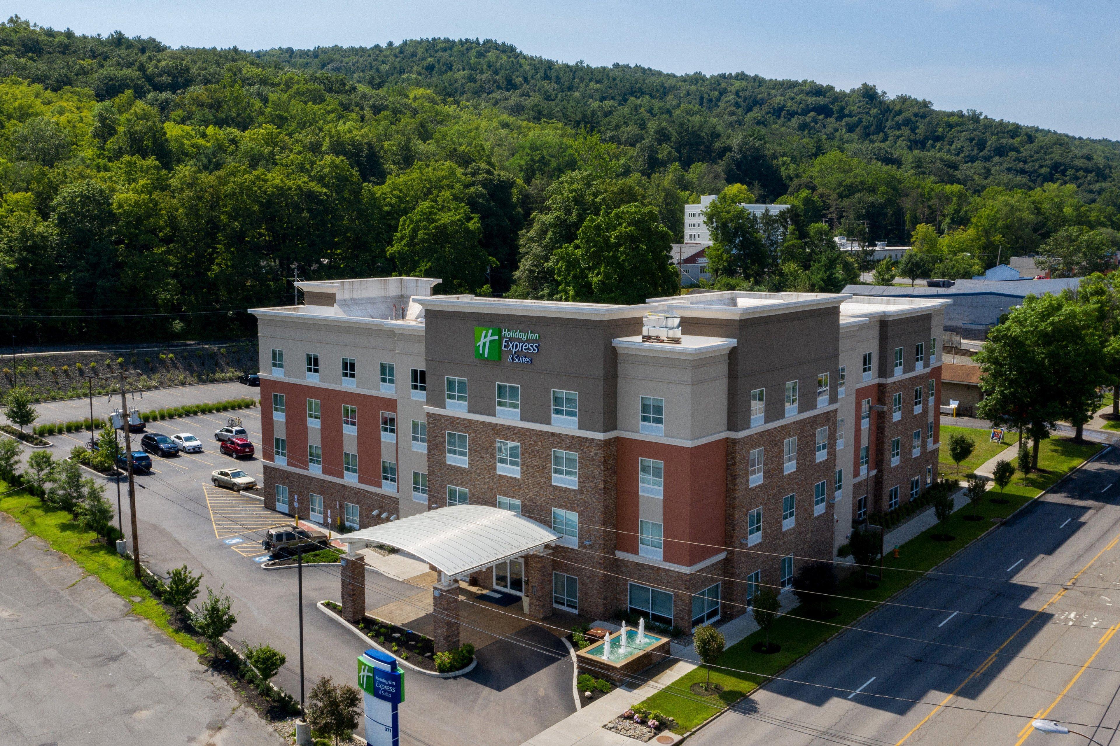 Holiday Inn Express & Suites Ithaca By Ihg Exterior foto